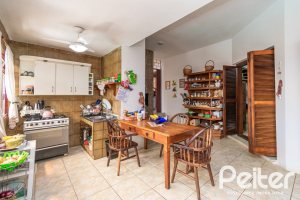 Casa à venda com 305m², 4 dormitórios, 2 suítes, 2 vagas, no bairro Sétimo Céu em Porto Alegre