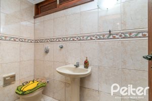 Casa à venda com 305m², 4 dormitórios, 2 suítes, 2 vagas, no bairro Sétimo Céu em Porto Alegre