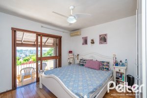 Casa à venda com 305m², 4 dormitórios, 2 suítes, 2 vagas, no bairro Sétimo Céu em Porto Alegre