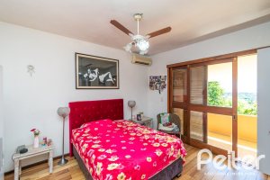 Casa à venda com 305m², 4 dormitórios, 2 suítes, 2 vagas, no bairro Sétimo Céu em Porto Alegre