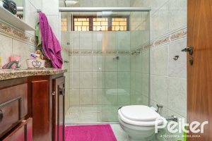 Casa à venda com 305m², 4 dormitórios, 2 suítes, 2 vagas, no bairro Sétimo Céu em Porto Alegre