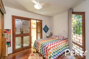 Casa à venda com 305m², 4 dormitórios, 2 suítes, 2 vagas, no bairro Sétimo Céu em Porto Alegre