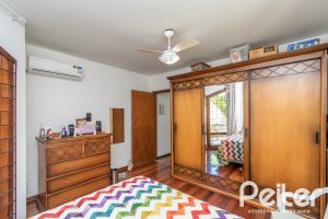 Casa à venda com 305m², 4 dormitórios, 2 suítes, 2 vagas, no bairro Sétimo Céu em Porto Alegre