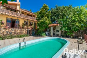 Casa à venda com 305m², 4 dormitórios, 2 suítes, 2 vagas, no bairro Sétimo Céu em Porto Alegre