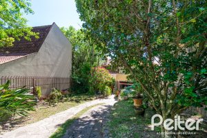 Casa à venda com 305m², 4 dormitórios, 2 suítes, 2 vagas, no bairro Sétimo Céu em Porto Alegre