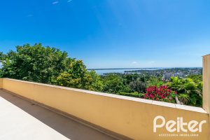 Casa à venda com 305m², 4 dormitórios, 2 suítes, 2 vagas, no bairro Sétimo Céu em Porto Alegre
