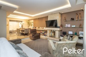 Casa à venda com 219m², 3 dormitórios, 1 suíte, 2 vagas, no bairro Tristeza em Porto Alegre