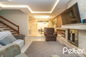 Casa à venda com 219m², 3 dormitórios, 1 suíte, 2 vagas, no bairro Tristeza em Porto Alegre