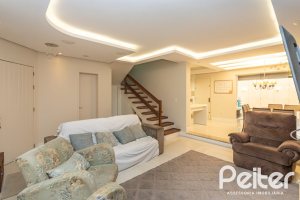 Casa à venda com 219m², 3 dormitórios, 1 suíte, 2 vagas, no bairro Tristeza em Porto Alegre