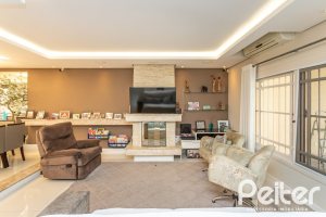 Casa à venda com 219m², 3 dormitórios, 1 suíte, 2 vagas, no bairro Tristeza em Porto Alegre