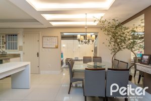 Casa à venda com 219m², 3 dormitórios, 1 suíte, 2 vagas, no bairro Tristeza em Porto Alegre