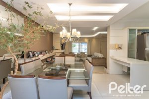 Casa à venda com 219m², 3 dormitórios, 1 suíte, 2 vagas, no bairro Tristeza em Porto Alegre