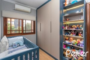 Casa à venda com 219m², 3 dormitórios, 1 suíte, 2 vagas, no bairro Tristeza em Porto Alegre