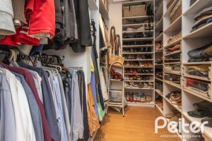 Casa à venda com 219m², 3 dormitórios, 1 suíte, 2 vagas, no bairro Tristeza em Porto Alegre