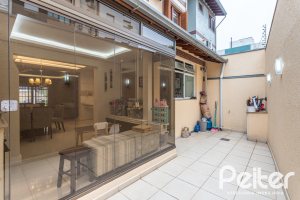 Casa à venda com 219m², 3 dormitórios, 1 suíte, 2 vagas, no bairro Tristeza em Porto Alegre