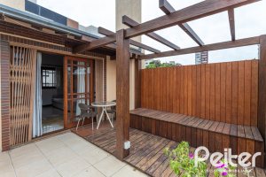 Casa à venda com 219m², 3 dormitórios, 1 suíte, 2 vagas, no bairro Tristeza em Porto Alegre