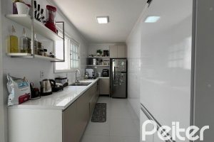 Apartamento à venda com 110m², 3 dormitórios, 1 suíte, 2 vagas, no bairro Menino Deus em Porto Alegre
