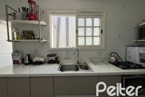 Apartamento à venda com 110m², 3 dormitórios, 1 suíte, 2 vagas, no bairro Menino Deus em Porto Alegre