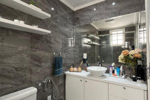 Apartamento à venda com 110m², 3 dormitórios, 1 suíte, 2 vagas, no bairro Menino Deus em Porto Alegre