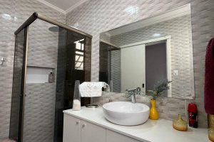 Apartamento à venda com 110m², 3 dormitórios, 1 suíte, 2 vagas, no bairro Menino Deus em Porto Alegre