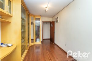 Casa à venda com 489m², 6 dormitórios, 1 suíte, 6 vagas, no bairro Tristeza em Porto Alegre