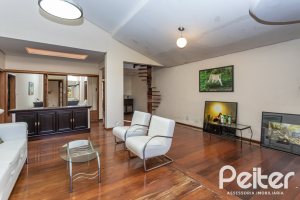 Casa à venda com 489m², 6 dormitórios, 1 suíte, 6 vagas, no bairro Tristeza em Porto Alegre