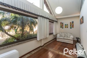 Casa à venda com 489m², 6 dormitórios, 1 suíte, 6 vagas, no bairro Tristeza em Porto Alegre