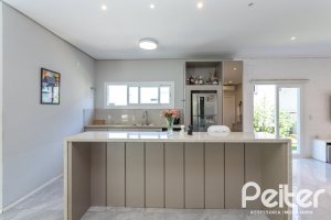 Casa em Condomínio à venda com 248m², 3 dormitórios, 2 suítes, 2 vagas, no bairro Alphaville em PORTO ALEGRE