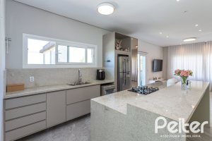 Casa em Condomínio à venda com 248m², 3 dormitórios, 2 suítes, 2 vagas, no bairro Alphaville em PORTO ALEGRE