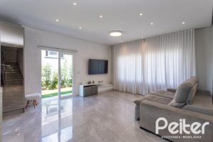 Casa em Condomínio à venda com 248m², 3 dormitórios, 2 suítes, 2 vagas, no bairro Alphaville em PORTO ALEGRE