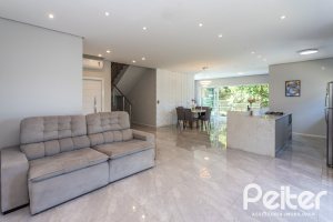 Casa em Condomínio à venda com 248m², 3 dormitórios, 2 suítes, 2 vagas, no bairro Alphaville em PORTO ALEGRE