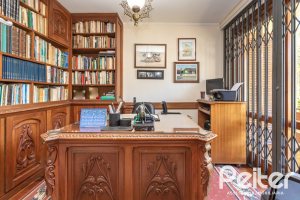 Casa à venda com 329m², 5 dormitórios, 3 suítes, 4 vagas, no bairro Vila Assunção em Porto Alegre