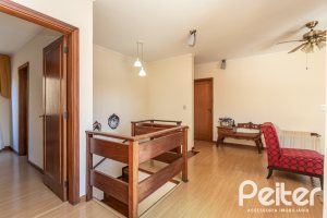 Casa à venda com 329m², 5 dormitórios, 3 suítes, 4 vagas, no bairro Vila Assunção em Porto Alegre