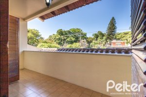 Casa à venda com 329m², 5 dormitórios, 3 suítes, 4 vagas, no bairro Vila Assunção em Porto Alegre