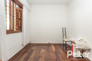 Casa à venda com 329m², 5 dormitórios, 3 suítes, 4 vagas, no bairro Vila Assunção em Porto Alegre
