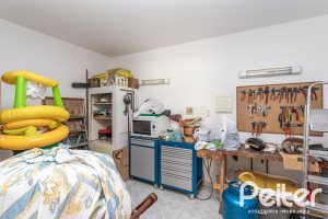 Casa à venda com 329m², 5 dormitórios, 3 suítes, 4 vagas, no bairro Vila Assunção em Porto Alegre