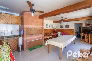 Casa à venda com 329m², 5 dormitórios, 3 suítes, 4 vagas, no bairro Vila Assunção em Porto Alegre