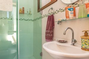 Casa à venda com 329m², 5 dormitórios, 3 suítes, 4 vagas, no bairro Vila Assunção em Porto Alegre