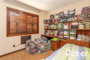 Casa à venda com 329m², 5 dormitórios, 3 suítes, 4 vagas, no bairro Vila Assunção em Porto Alegre