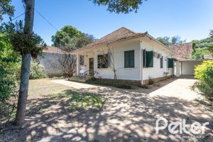 Casa à venda com 215m², 3 dormitórios, 1 suíte, 4 vagas, no bairro Tristeza em Porto Alegre