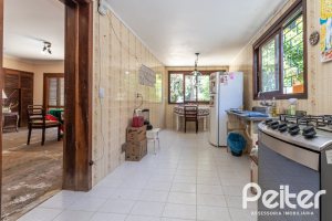 Casa à venda com 215m², 3 dormitórios, 1 suíte, 4 vagas, no bairro Tristeza em Porto Alegre