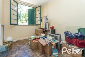 Casa à venda com 215m², 3 dormitórios, 1 suíte, 4 vagas, no bairro Tristeza em Porto Alegre