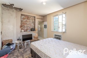 Casa à venda com 215m², 3 dormitórios, 1 suíte, 4 vagas, no bairro Tristeza em Porto Alegre