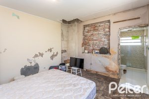 Casa à venda com 215m², 3 dormitórios, 1 suíte, 4 vagas, no bairro Tristeza em Porto Alegre