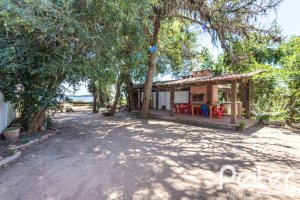 Casa à venda com 215m², 3 dormitórios, 1 suíte, 4 vagas, no bairro Tristeza em Porto Alegre