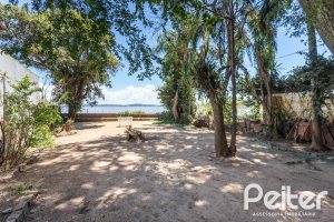 Casa à venda com 215m², 3 dormitórios, 1 suíte, 4 vagas, no bairro Tristeza em Porto Alegre