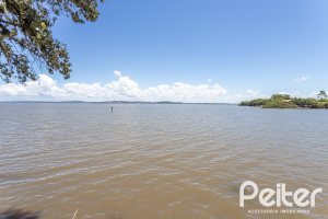 Casa à venda com 215m², 3 dormitórios, 1 suíte, 4 vagas, no bairro Tristeza em Porto Alegre