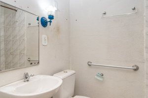 Casa à venda com 183m², 2 dormitórios, 1 vaga, no bairro Vila Assunção em Porto Alegre