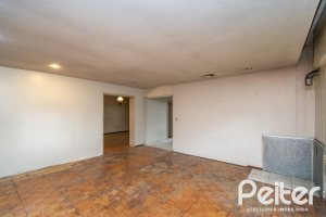 Casa à venda com 183m², 2 dormitórios, 1 vaga, no bairro Vila Assunção em Porto Alegre