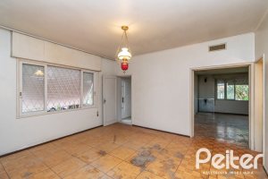 Casa à venda com 183m², 2 dormitórios, 1 vaga, no bairro Vila Assunção em Porto Alegre